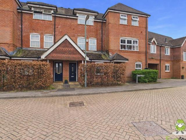 House for sale in Hounsome Fields, Priest Down