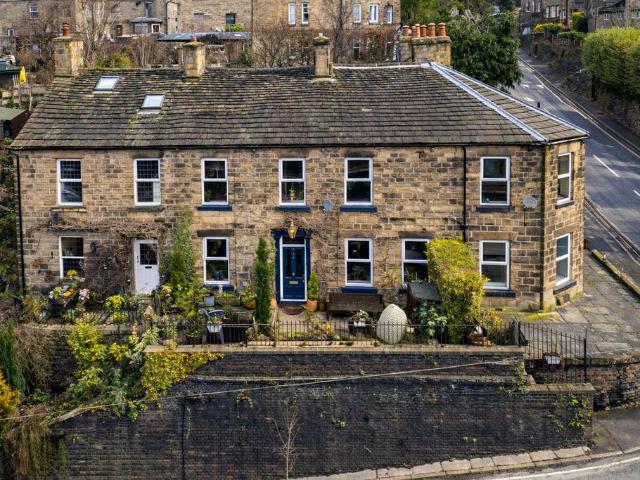 House for sale in Buxworth, Charlesworth
