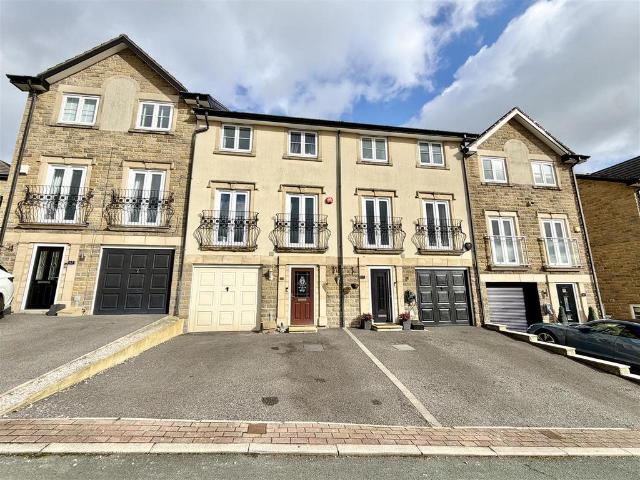 House for sale in Lower Wyke, West Yorkshire