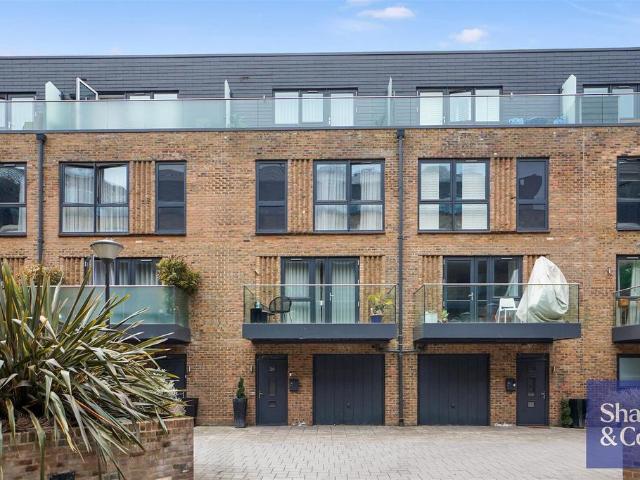 House for sale in London Borough of Hounslow, Greater London