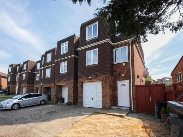 House for sale in Yiewsley, Greater London