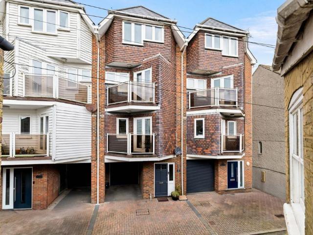 House for sale in Golden Valley, Folkestone