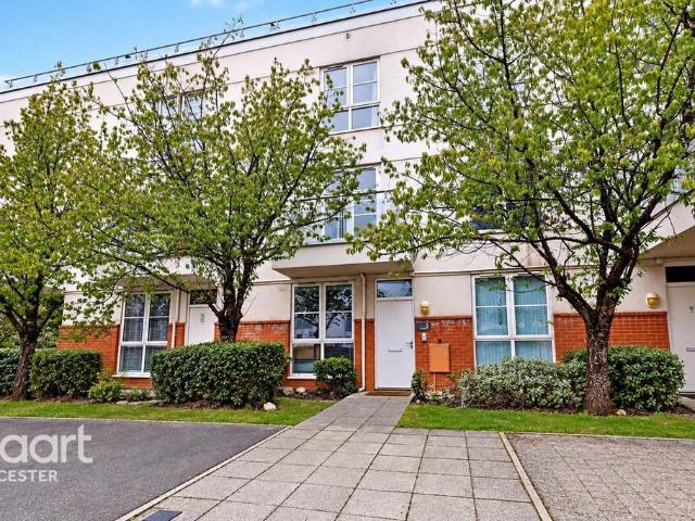 House for sale in Old Wharf, City Of Leicester