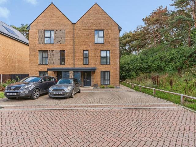 House for sale in Lordshill, Southampton