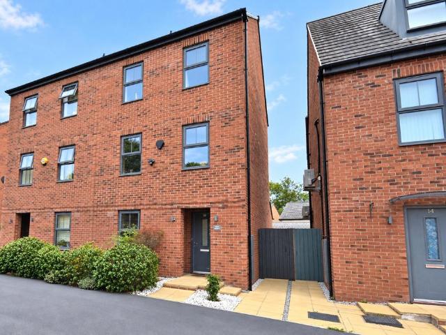 House for sale in Killingbeck, West Yorkshire
