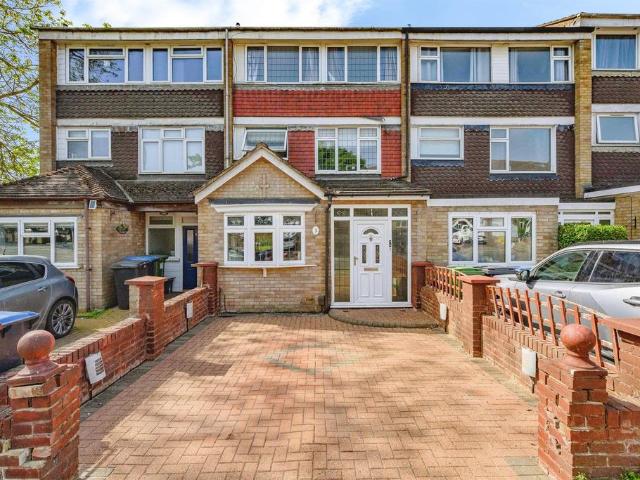 House for sale in Grovehill, Pouchen End