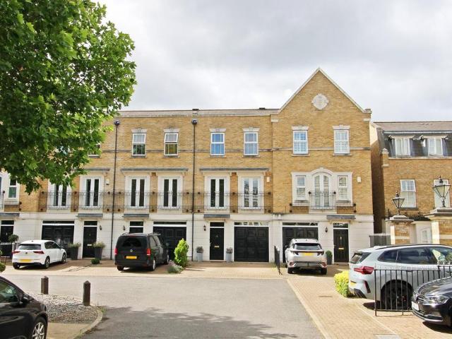 House for sale in Eden Park, Greater London