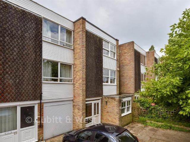 House for sale in New Town, Horsham