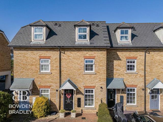 House for sale in Fairlop, Greater London