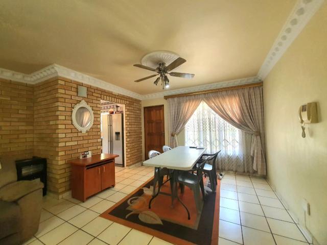 Townhouse for sale in Amanzimtoti, Kwazulu-natal