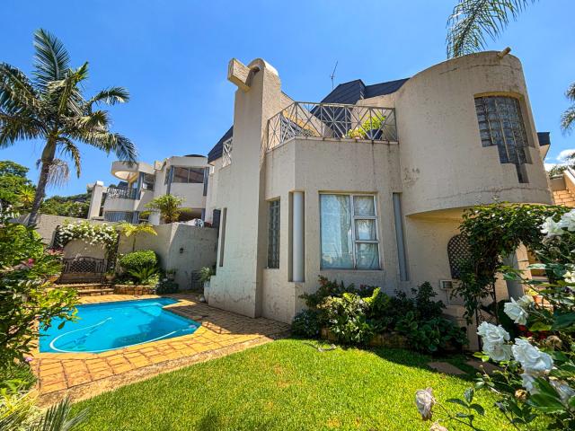 Townhouse for sale in Vosloorus, Gauteng