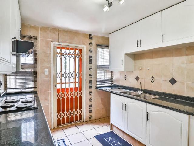 Townhouse for sale in Vosloorus, Gauteng