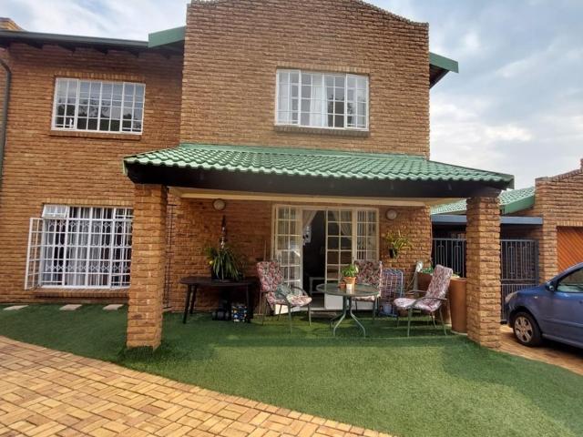 Townhouse for sale in Vosloorus, Gauteng