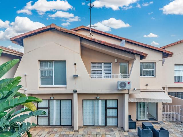 Townhouse for sale in Vosloorus, Gauteng