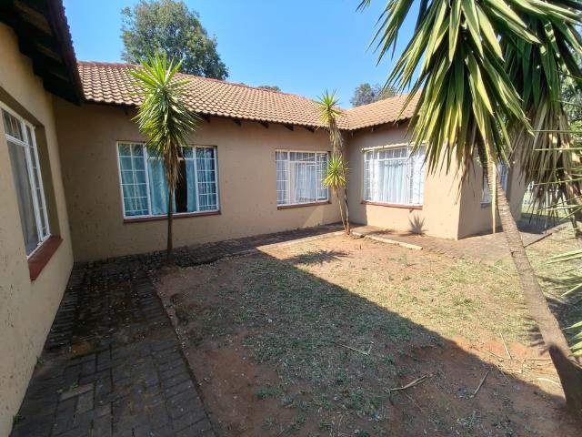 Townhouse for sale in Tlhabane, North West