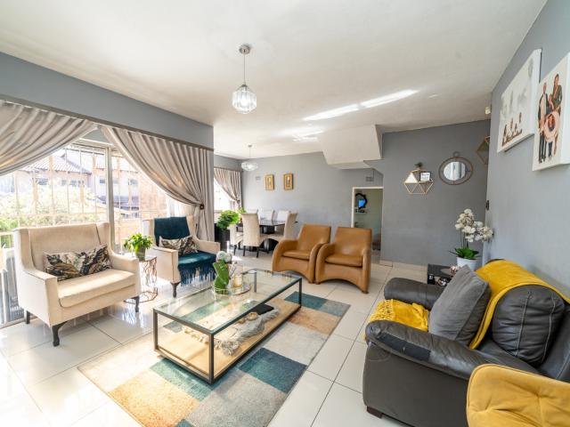 Townhouse for sale in Vosloorus, Gauteng