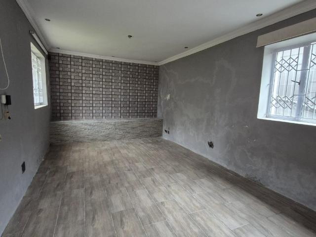 Townhouse for sale in Queensburgh, Kwazulu-natal