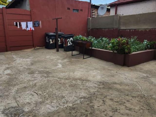 Townhouse for sale in Vosloorus, Gauteng