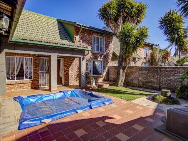 Townhouse for sale in Glenmarais, Ekurhuleni