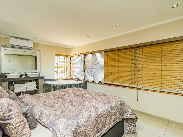 Townhouse for sale in Seaview, Kwazulu-natal