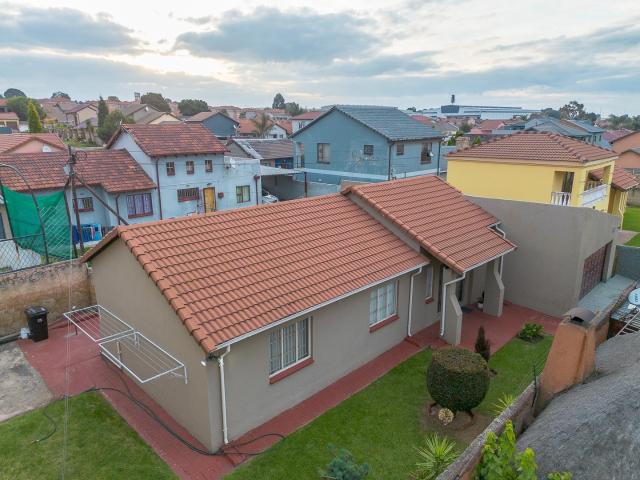 Townhouse for sale in Vosloorus, Gauteng