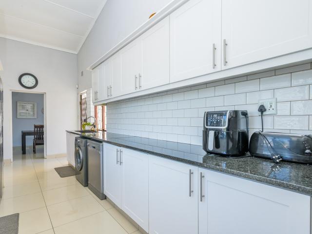 Townhouse for sale in Seaview, Kwazulu-natal