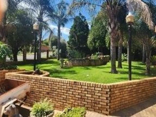 Townhouse for sale in Vosloorus, Gauteng