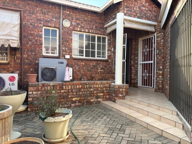 Townhouse for sale in Bloemfontein, Free State