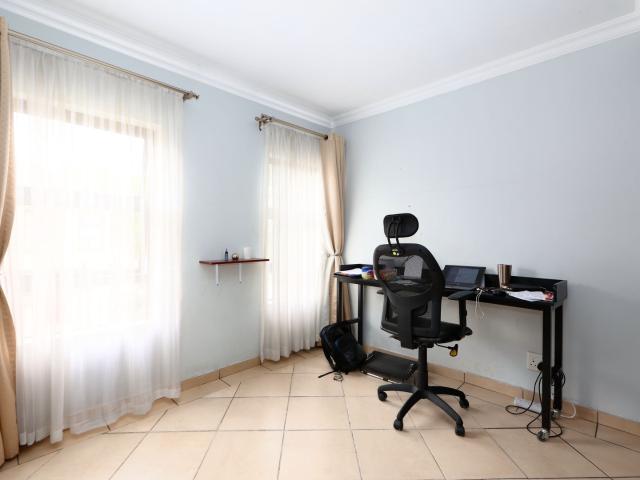Townhouse for sale in Olievenhoutbos, Gauteng