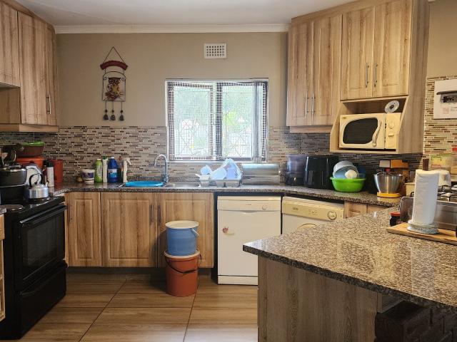Townhouse for sale in Umkomaas, Kwazulu-natal