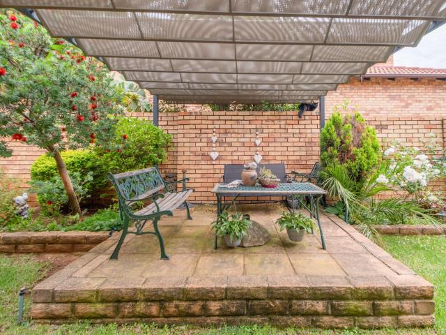 Townhouse for sale in Nooitgedacht, Gauteng