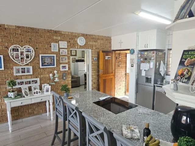 Townhouse for sale in Kingsburgh, Kwazulu-natal