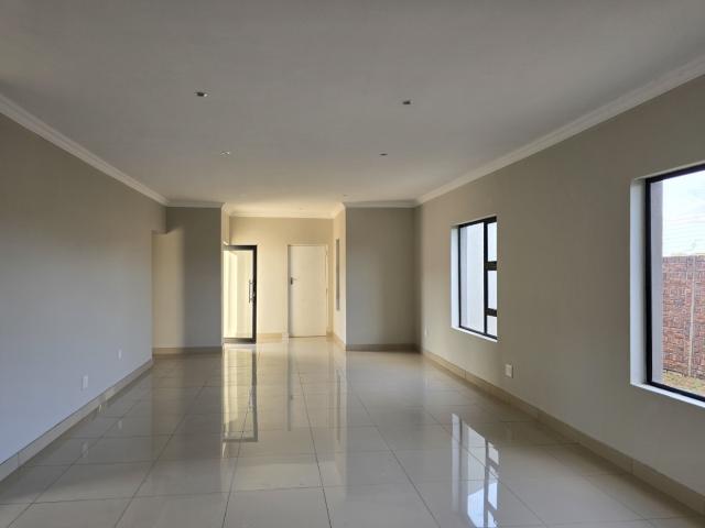 Townhouse for sale in Waterkloof, Gauteng