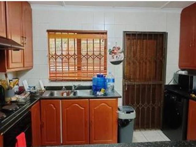 Townhouse for rent in Seaview, Kwazulu-natal