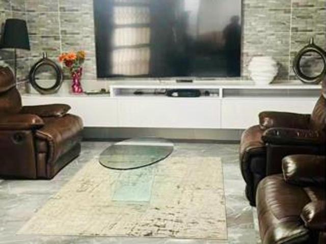 Townhouse for rent in Waterkloof, Gauteng