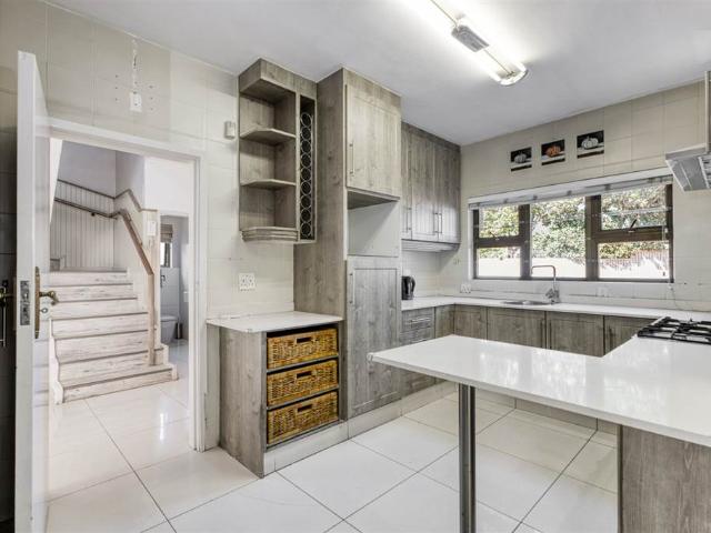 Townhouse for sale in Johannesburg, North & Sandton