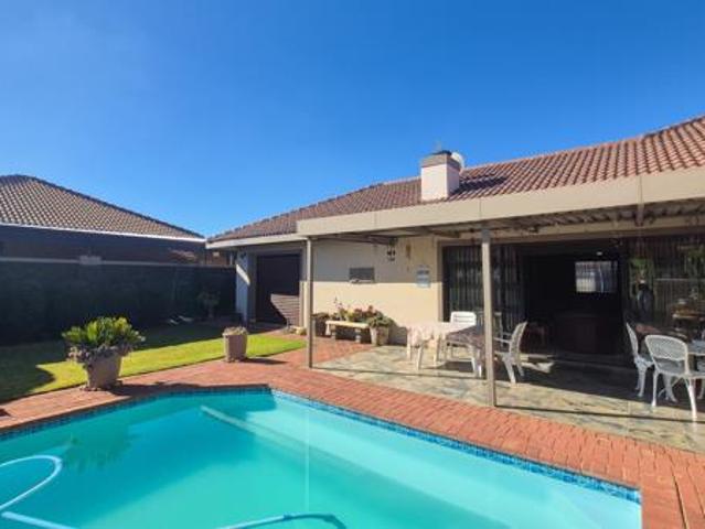 Townhouse for sale in Dr Kenneth Kaunda, North West