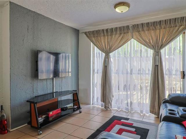 Townhouse for sale in Vosloorus, Gauteng