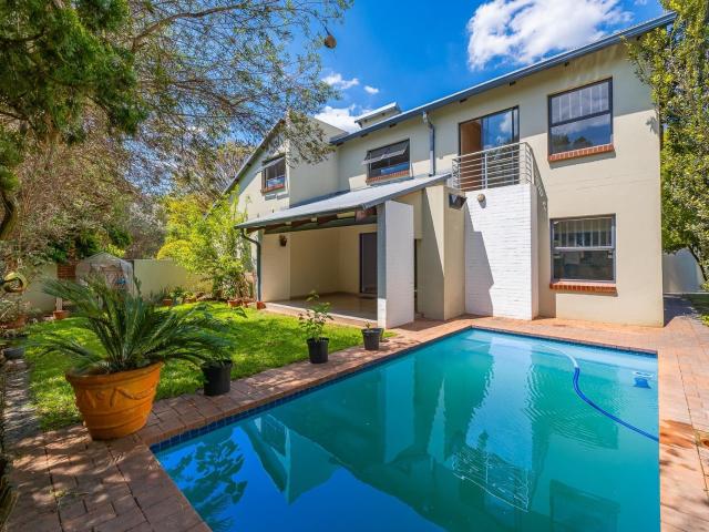 Townhouse for sale in Sandton, City of Johannesburg Metropolitan Municipality
