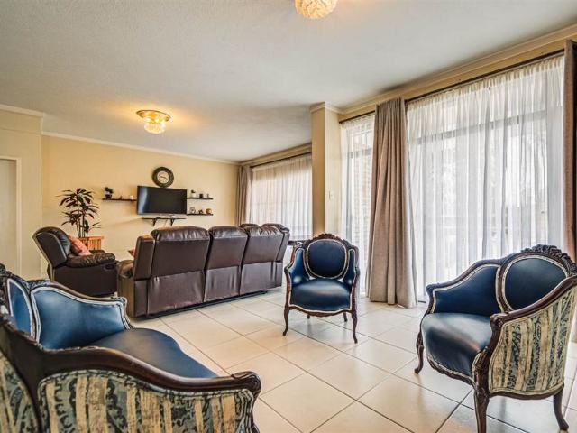 Townhouse for sale in Johannesburg, North & Sandton