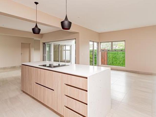 Townhouse for rent in Vosloorus, Gauteng