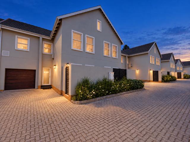 Townhouse for sale in Sandton, City of Johannesburg Metropolitan Municipality