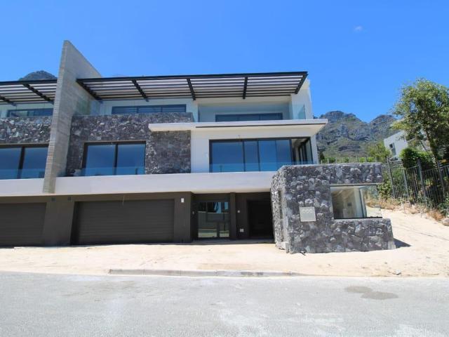 Townhouse for sale in Cape Town, Western Cape