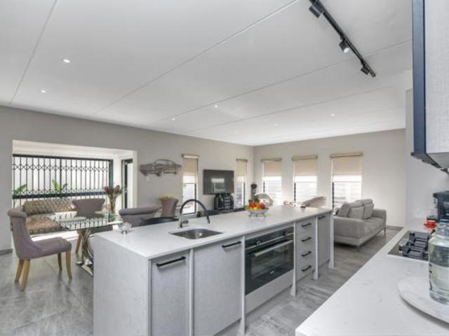 Townhouse for rent in Vosloorus, Gauteng