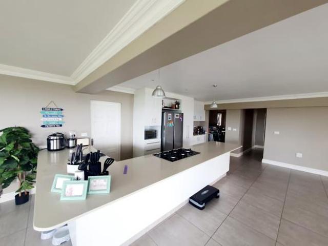 Townhouse for sale in Seaview, Kwazulu-natal
