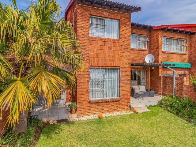 Townhouse for sale in Vosloorus, Gauteng