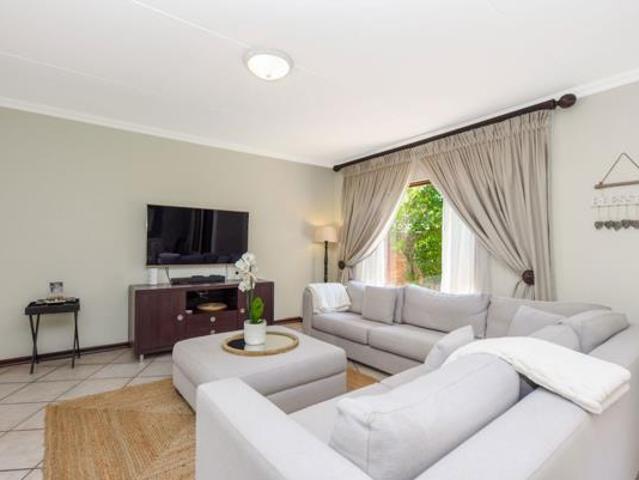 Townhouse for rent in Vosloorus, Gauteng