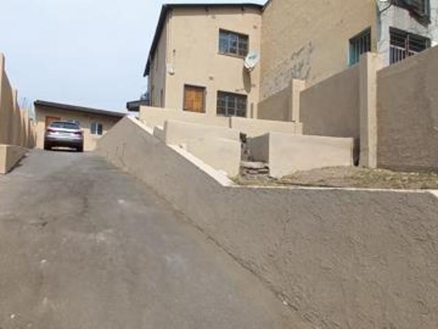 Townhouse for sale in Seaview, Kwazulu-natal