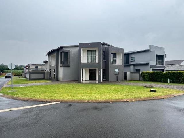 Townhouse for rent in Waterkloof, Gauteng