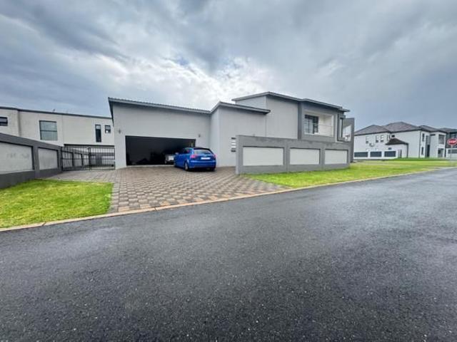 House for rent in Waterkloof, Gauteng